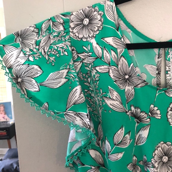 Green Floral Flutter Sleeve Dress - Picture 2 of 4